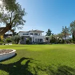 Villa White House | *