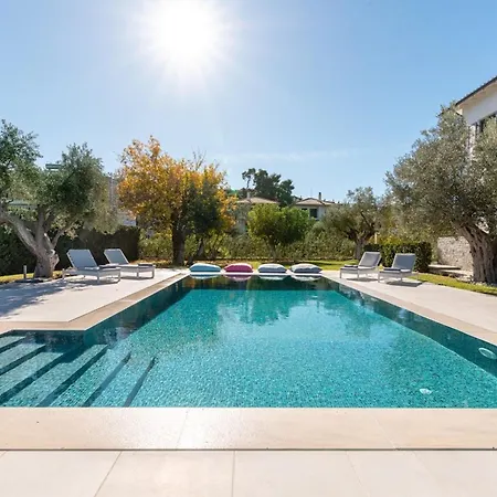 Villa White House | *