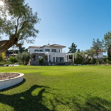 Villa White House | *