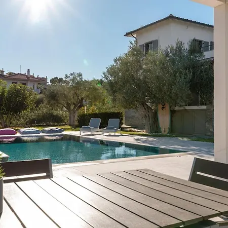 Villa White House | *